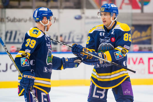 Victor Svensson and Josh Nicholls of Storhamar