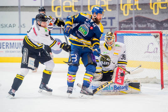 Tine Klofutar of Stavanger Oilers, Robin Dahlstrøm of