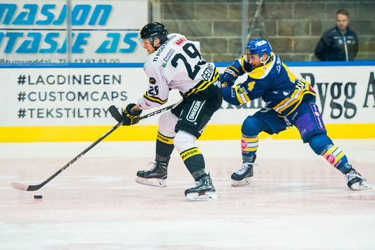 Curtis Jason Gedig of Stavanger Oilers and Kodie Curran of