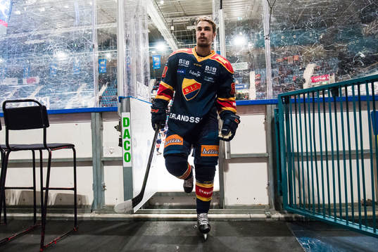 Djurgårdens Gustav Possler innan ishockeymatchen i SHL