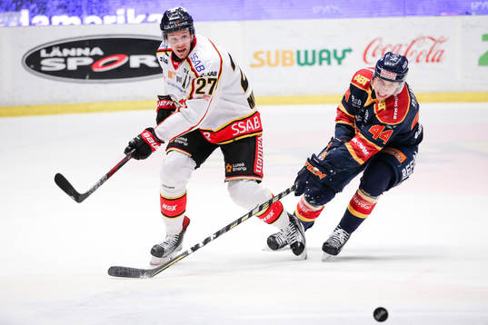 Djurgårdens Lukas Vejdemo och Luleås Brendan Mikkelson