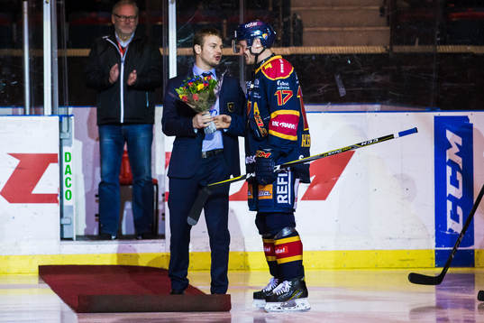Djurgårdens Henrik Eriksson får pris för 400 matcher