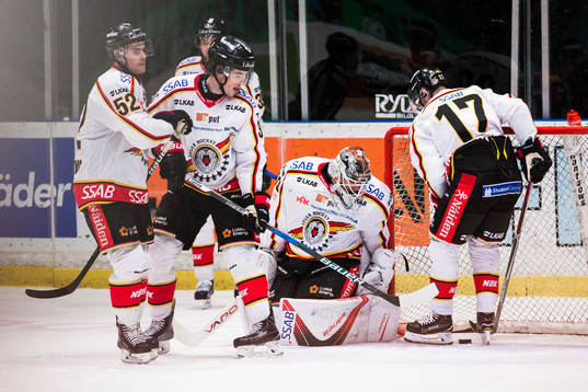 Luleås målvakt Filip Gustavsson släpper in 1-0 av