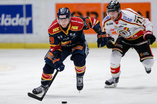 Djurgårdens Patrik Lundh och Luleås Patrick Cehlin