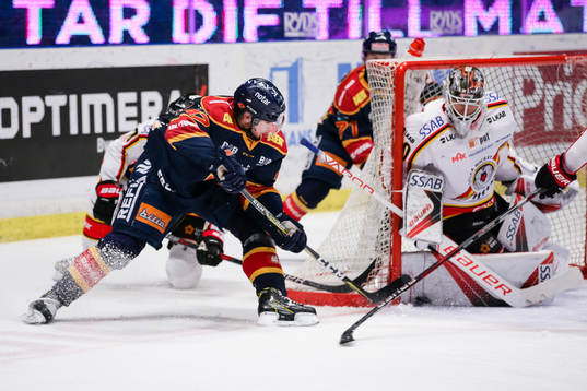 Djurgårdens Linus Johansson oroar framför Luleås