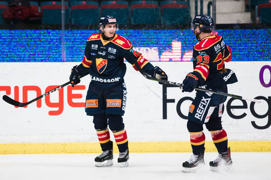 Djurgårdens Markus Ljungh jublar med Linus Hultström