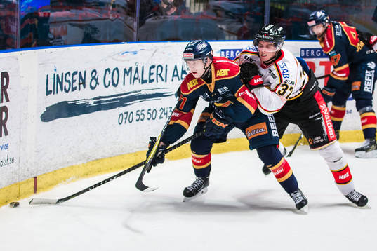 Djurgårdens Jonathan Davidsson och Luleås Isac Lundeström