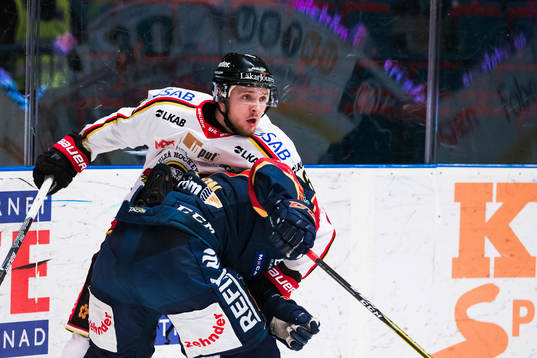 Luleås Robin Kovacs och Djurgårdens Linus Johansson