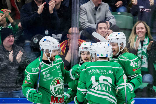 Rögles spelare jublar