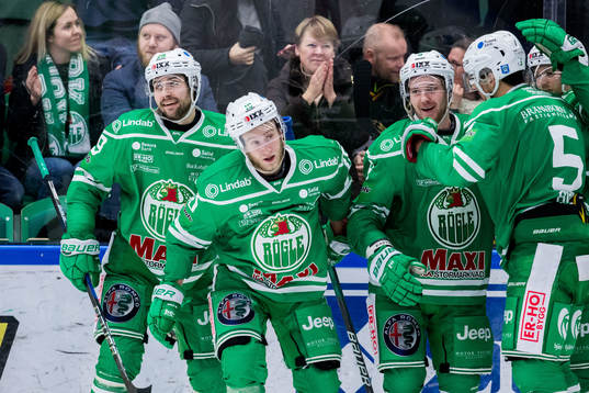 Rögles spelare jublar