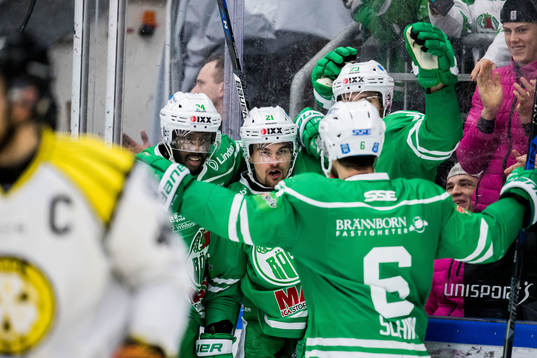 Rögles spelare jublar