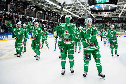 Rögles spelare jublar
