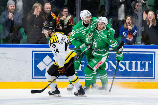 Rögles Ludvig Rensfeldt och Jack Connolly jublar