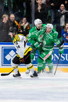 Rögles Ludvig Rensfeldt och Jack Connolly jublar
