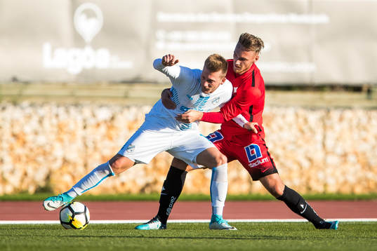 Rijekas Matic Crnic och Norrköpings Linus Wahlqvist