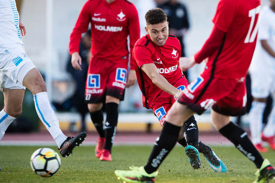 Norrköpings Jordan Larsson med ett skott
