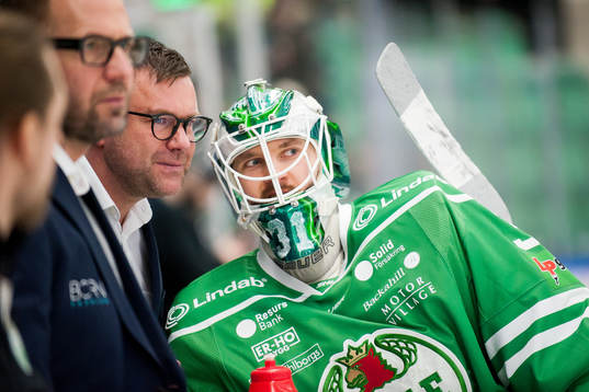 Rögles målvakt Ville Kolppanen och assisterande tränare