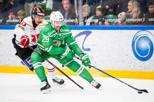 Rögles Ludvig Rensfeldt jagas av Örebro Christopher