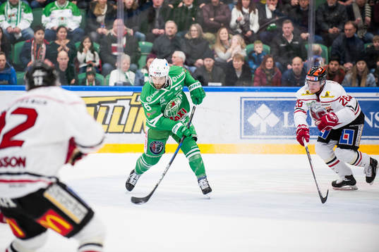 Rögles Alen Bibic laddar för ett skott