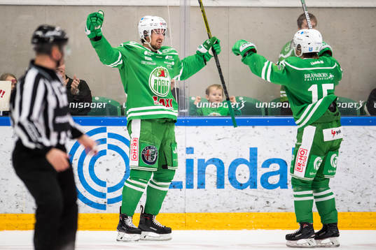 Rögles Daniel Sylwander jublar