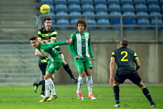 Shamrock Rovers Joel Coustrain och Hammarbys Leo Bengtsson