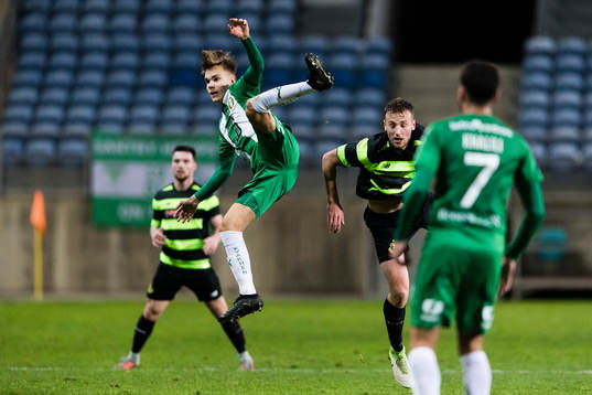 Hammarbys Dusan Jajic bjuds på en flygtur av Shamrock
