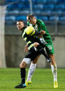 Shamrock Rovers Graham Burke i en nickduell med Hammarbys