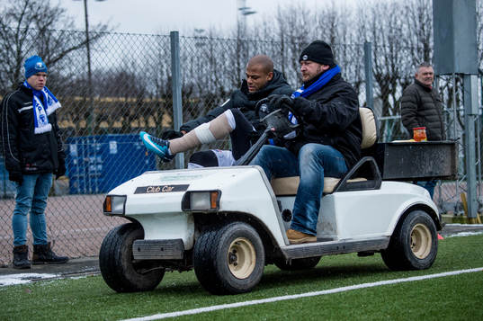 Trelleborgs Salif Camara Jönsson skadas och körs iväg