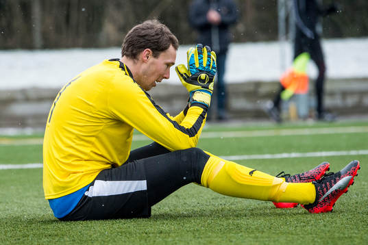 Östers målvakt Robin Malmkvist deppar