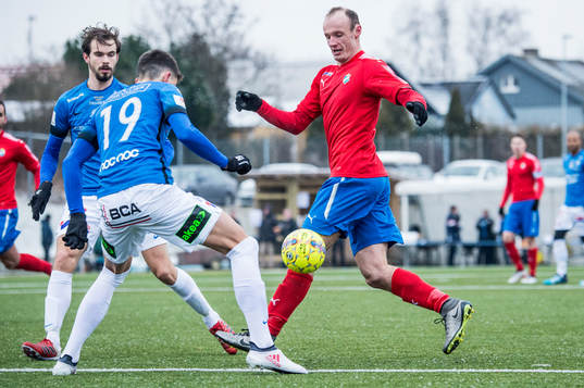 Östers Dragan Kapcevic mot Trelleborgs Dennis Hadzikadunic