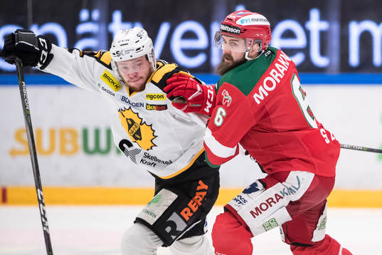 Skellefteås Sebastian Ohlsson och Moras Steven Seigo  i