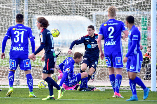 Helsingborgs Mattias Almeida gör 1-0