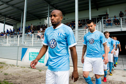 Malmö FFs Fouad Bachirou kommer ut till en träningsmatch
