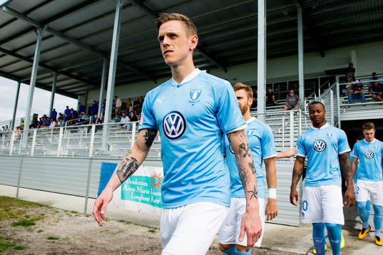 Malmö FFs Sören Rieks kommer ut till en träningsmatch i