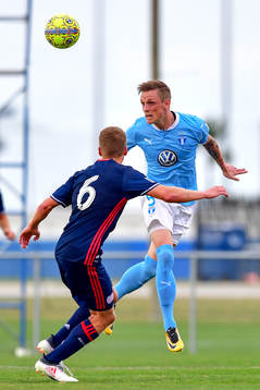 Malmö FFs Sören Rieks och New Englands Scott Caldwell