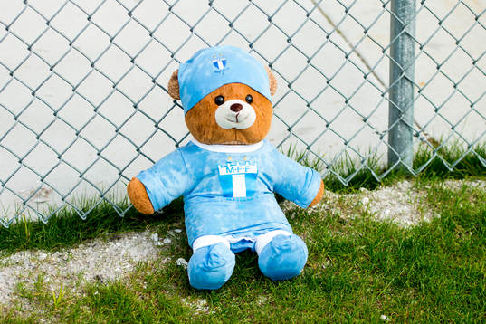 En teddybjörn i Malmö FFs dress