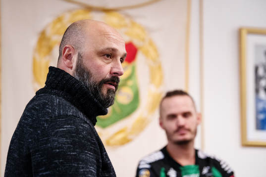Tränare Bosko Orovic med Jonas Lindberg som