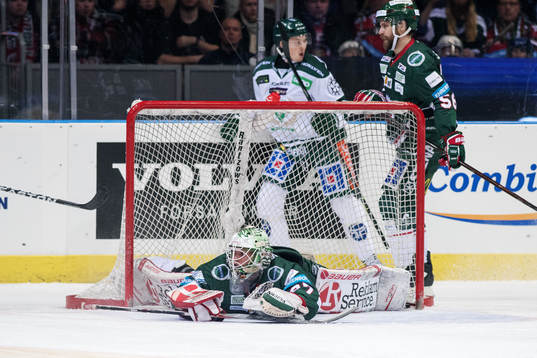 Frölundas målvakt Johan Gustafsson deppar