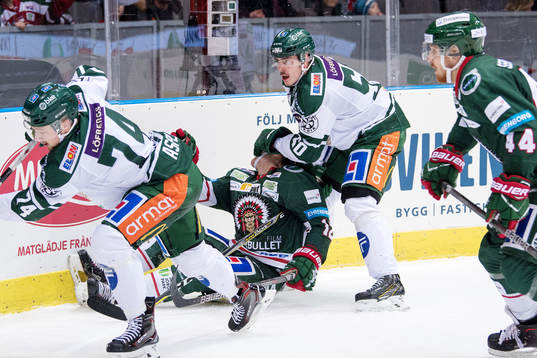 Färjestads Sebastian Erixon med handen i ansiktet på