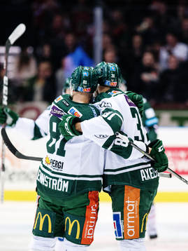 Färjestads Theodor Lennström (målskytt) och Dick