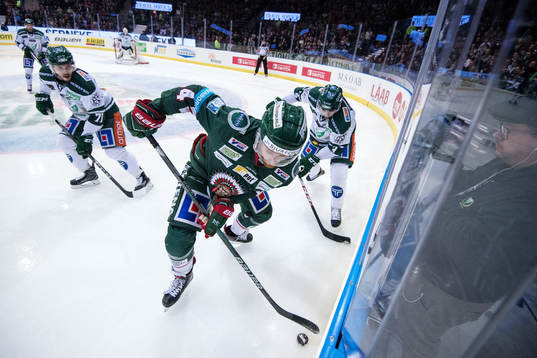 Frölundas Pontus Widerström och Färjestads Jesse