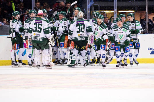 Färjestads spelare jublar