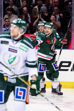 Frölundas Mats Rosseli Olsen jublar med Sebastian Stålberg