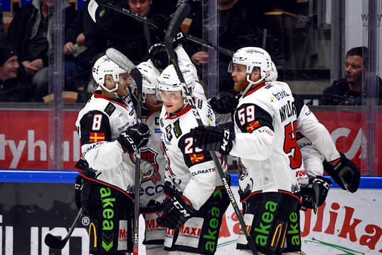 Malmö Redhawks Christoffer Forsberg jublar med lagkamrater