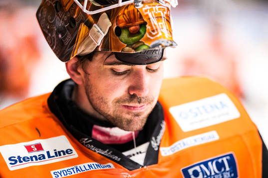 Karlskronas målvakt Johannes Jönsson deppar
