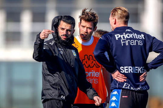 IFK Göteborgs tränare Poya Asbaghi, Emil Salomonsson och