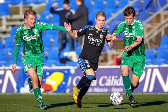 IFK Göteborgs Victor Wernersson  och Odenses Mathias Greve