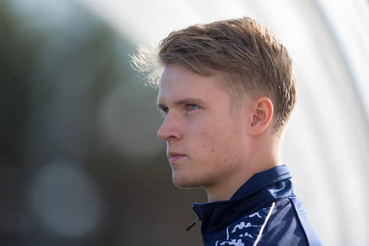 IFK Göteborgs nyförvärv Mikael Ingebrigtsen tittar på