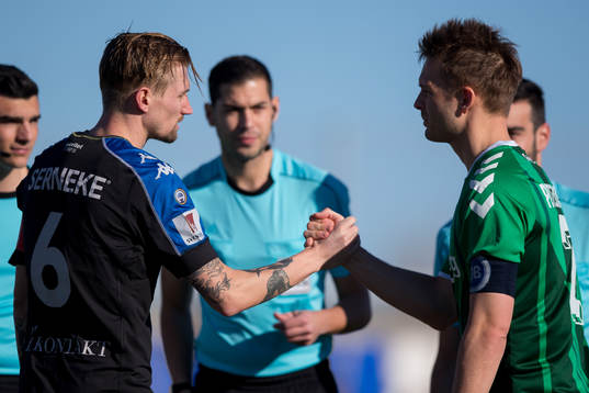 IFK Göteborgs Sebastian Eriksson och Odenses Kenneth Emil