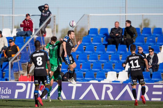 IFK Göteborgs Tobias Hysén i nickduell